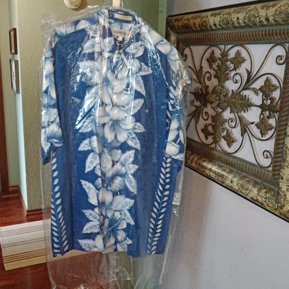 EUC Men’s Campia Blue/White Tropical Button Shirt Siz Large